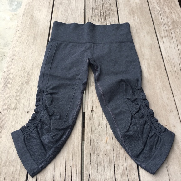 lululemon athletica Pants - EUC Lululemon In the Flow Crops II